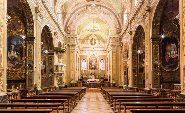 Interno Chiesa parrocchiale di Belgirate